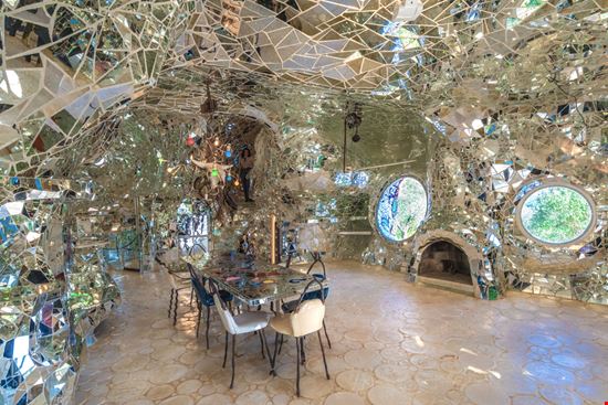 Il giardino dei tarocchi Il giardino dei tarocchi ValerioMei / Shutterstock.com 