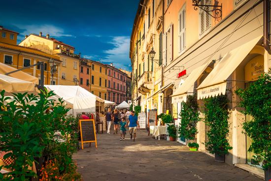 Sarzana Sarzana iryna1 / Shutterstock.com 