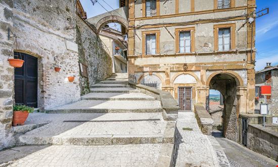 Artena Artena Stefano_Valeri - Shutterstock.com 