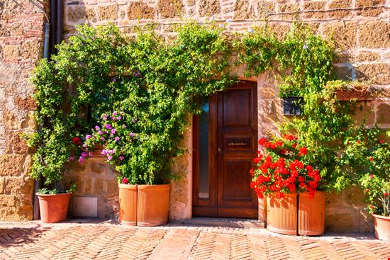 Sovana Sovana Tombor Szabina - Shutterstock.com 