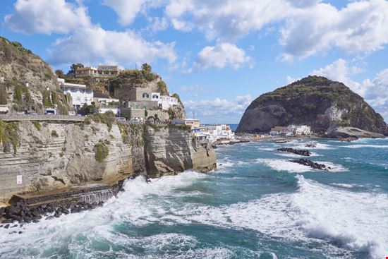Sant'Angelo Il borgo di Ischia Urban Napflin / Shutterstock.com 