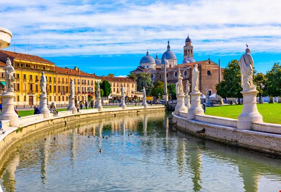 Padova Prato della Valle Catarina Belova - Shutterstock.com 