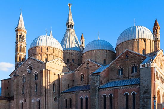 Padova Basilica di Sant'Antonio vvoe - Shutterstock.com 