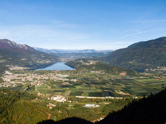 Lago di Lévico Il lago da cartolina del Trentino Alto Adige Mor65_Mauro Piccardi - Shutterstock.com 