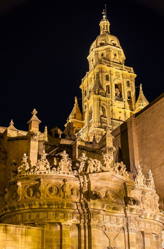 Cattedrale Cattedrale Leonid Andronov - Shutterstock.com 