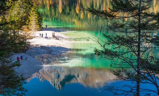 Lago di Tovel Lago di Tovel lorenza62 - Shutterstock.com 