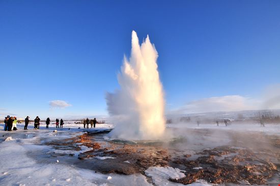 Geyser Geyser Shutterstock.com 