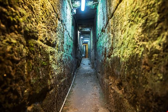 Tunnel di Ezechia Tunnel di Ezechia Suprun Vitaly - Shutterstock.com 