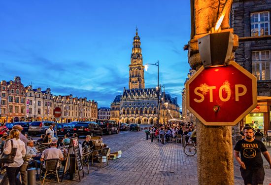 Arras Arras Nigel Jarvis / Shutterstock.com 
