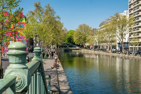 Canal Saint-Martin Canal Saint-Martin Antoine2K / Shutterstock.com 