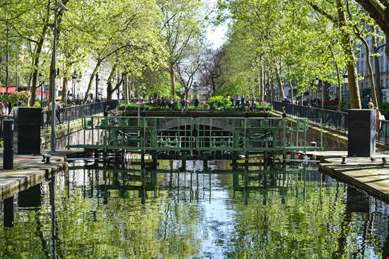 Canal Saint-Martin Canal Saint-Martin Eugenie Photography / Shutterstock.com 