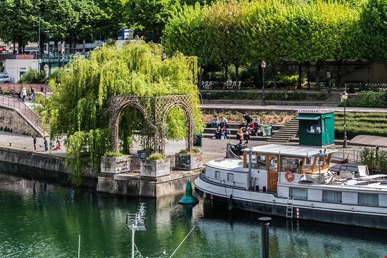 Canal Saint-Martin Canal Saint-Martin Kiev.Victor / Shutterstock.com 