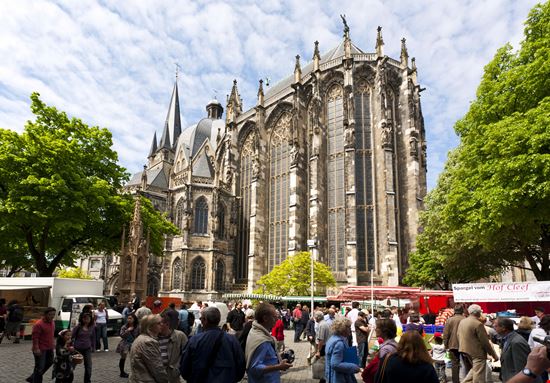 Cattedrale di Aachen Cattedrale di Aachen Oliver Hoffmann / Shutterstock.com 