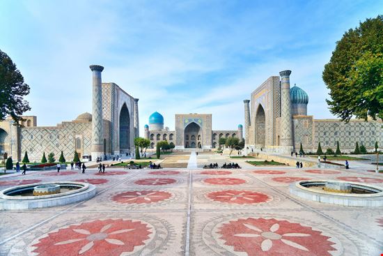 Piazza Registan  Piazza Registan  phototravelua - Shutterstock.com 