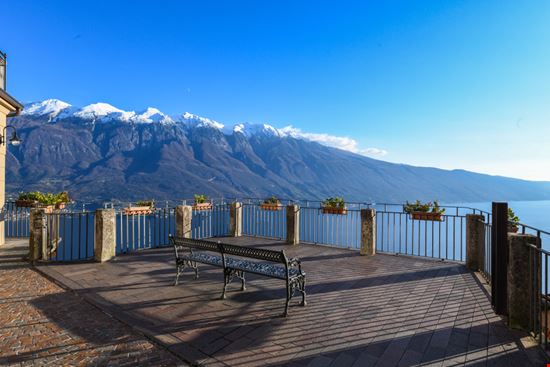 Tremosine Terrazza del Brivido BNFWork - Shutterstock.com 