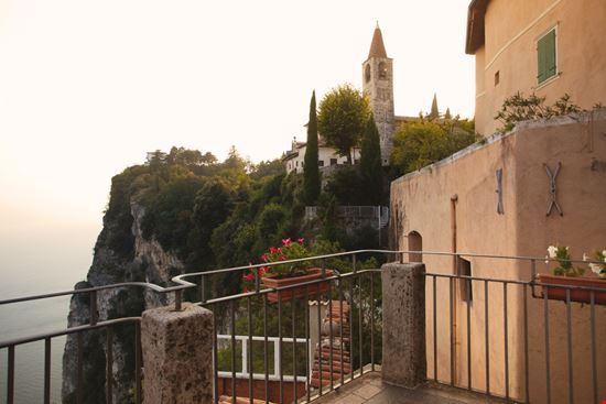 Tremosine Terrazza del Brivido Mostovyi Sergii Igorevich - Shutterstock.com 