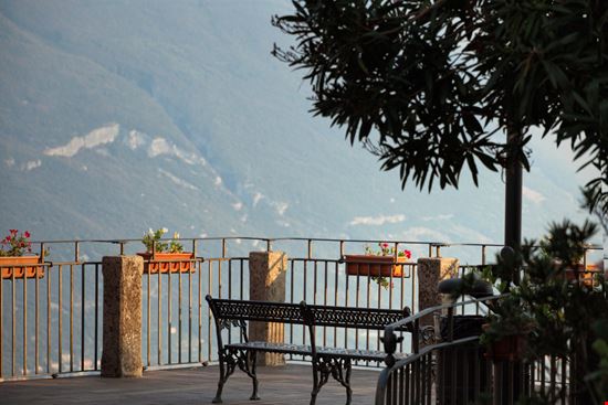 Tremosine Terrazza del Brivido Mostovyi Sergii Igorevich - Shutterstock.com 