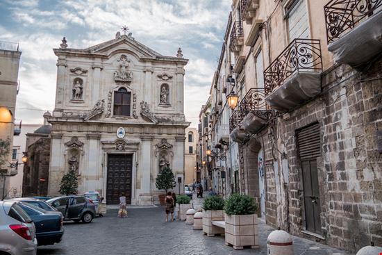 Taranto Taranto DinoPh - Shutterstock.com 