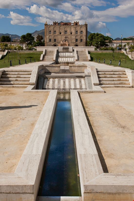 Castello della Zisa Castello della Zisa robertonencini / Shutterstock.com 