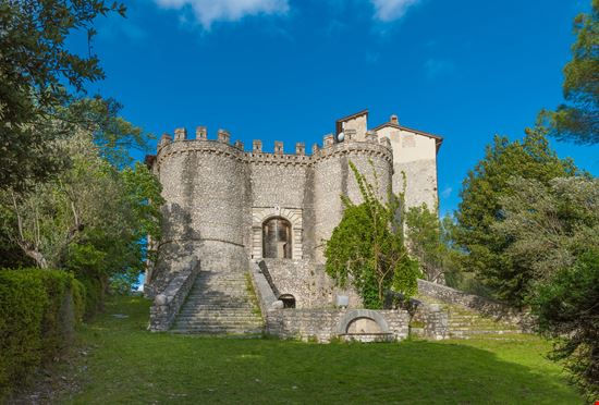 Montenero Sabino Castello Orsini stock.adobe.com 