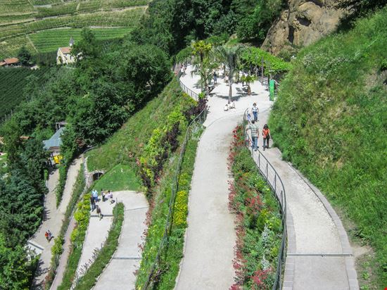 Trauttmansdorff - The Gardens of Castle Touriseum Meran stock.adobe.com 
