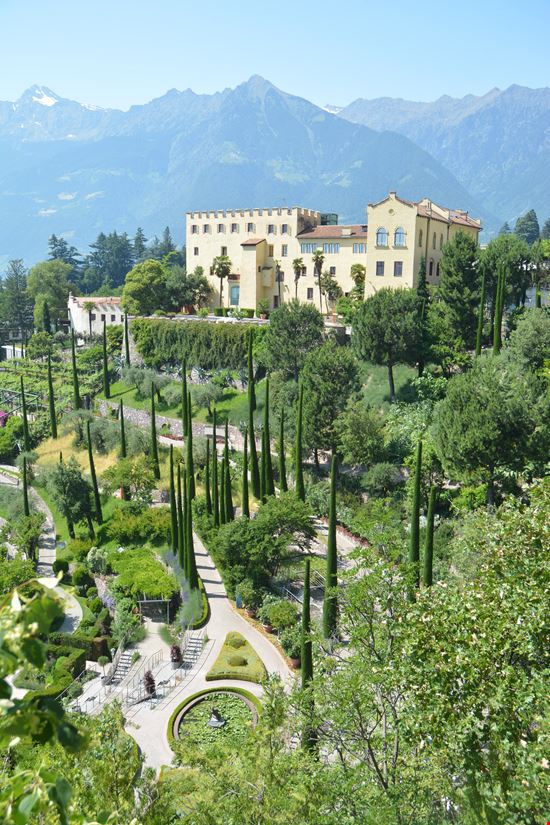 Trauttmansdorff - The Gardens of Castle Touriseum Meran stock.adobe.com 