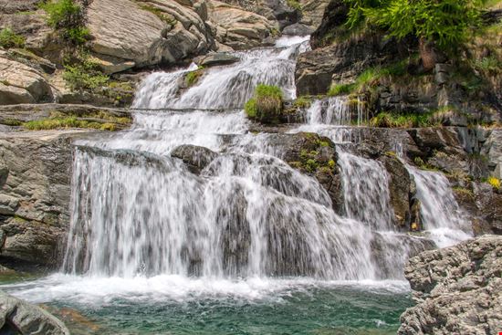 Cascate di Lillaz Le cascate da cartolina del Gran Paradiso stock.adobe.com 