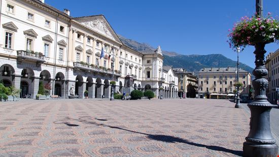 Aosta Piazza Chanoux stock.adobe.com 