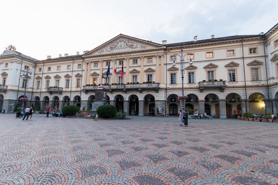 Aosta Piazza Chanoux stock.adobe.com 