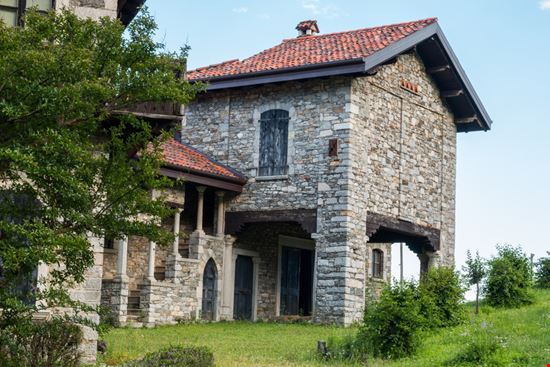 Castello di Massino Visconti Castello di Massino Visconti gab90 - Shutterstock.com 