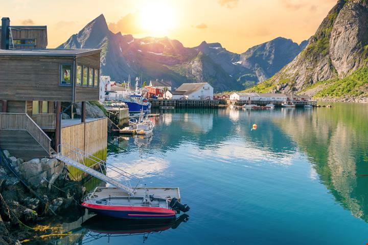 Sono queste le 8 piccole città-gioiello in Europa da visitare il prima possibile, e sono talmente belle da sembrare finte