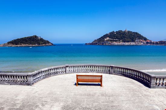 San Sebastian Playa de la Concha Shutterstock.com 