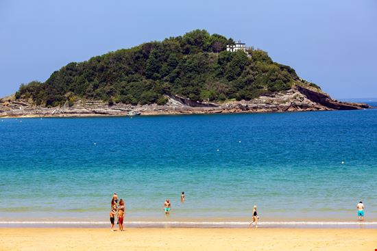 San Sebastian Playa de la Concha Tanya Keisha / Shutterstock.com 