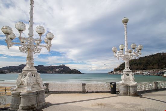 San Sebastian Playa de la Concha Tilman Ehrcke / Shutterstock.com 
