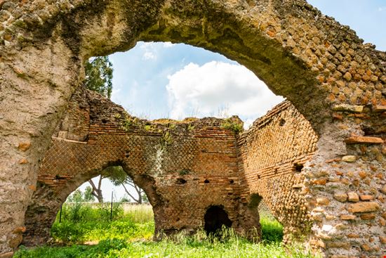 Roma Parco degli Acquedotti Shutterstock.com 