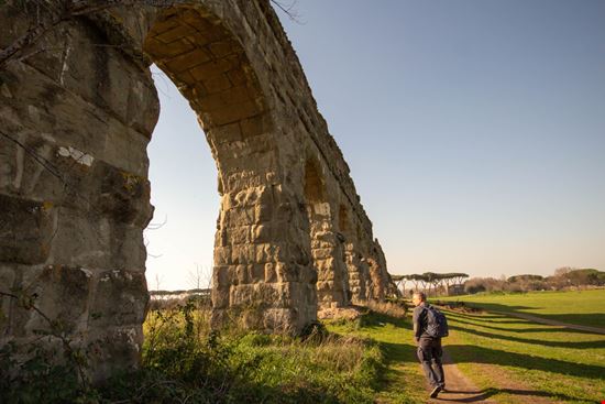 Roma Parco degli Acquedotti RaksanstudioSStock / Shutterstock.com 