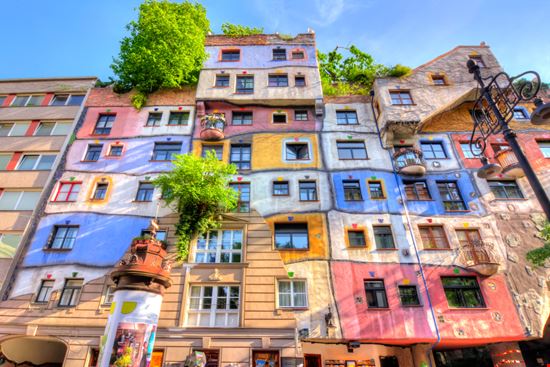 Vienna Hundertwasserhaus Shutterstock.com 