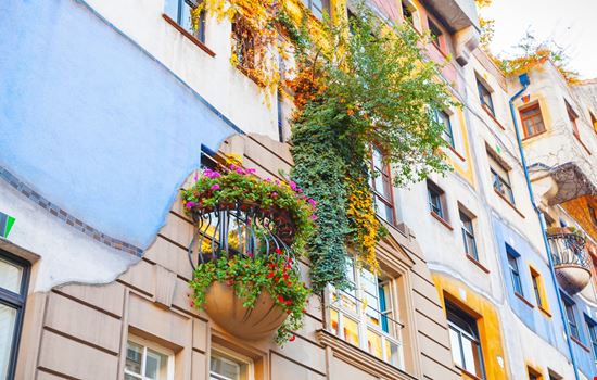 Vienna Hundertwasserhaus Shutterstock.com 