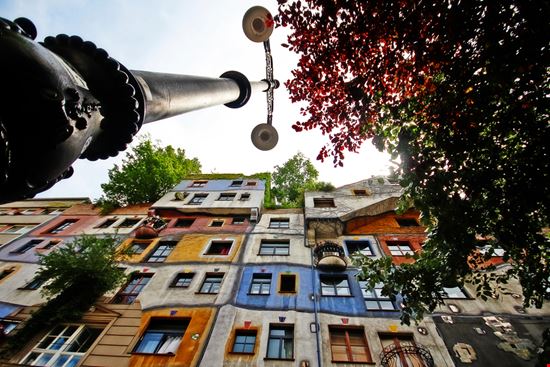 Vienna Hundertwasserhaus Shutterstock.com 