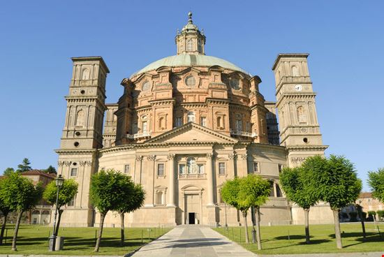 Santuario Santuario Pietro Basilico - Shutterstock.com Pietro Basilico