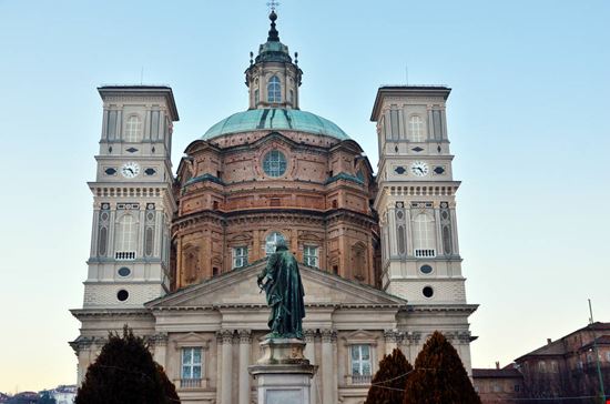 Santuario Santuario maudanros - Shutterstock.com maudanros