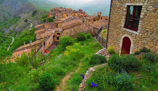 Castrovalva Castrovalva Gianfranco Vitolo - Shutterstock.com Gianfranco Vitolo