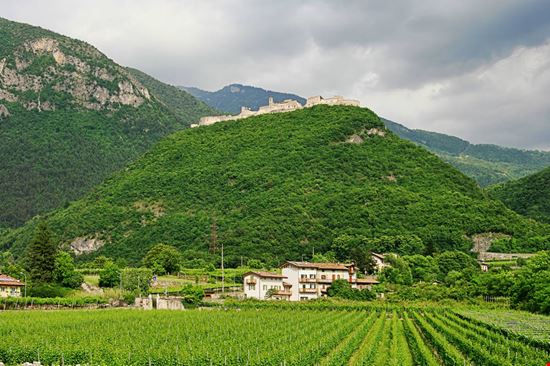 Castel Beseno Castel Beseno LianeM - Shutterstock.com LianeM