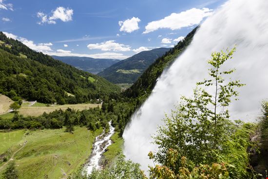 Cascata Parcines Cascata Parcines Tilo G - Shutterstock.com 