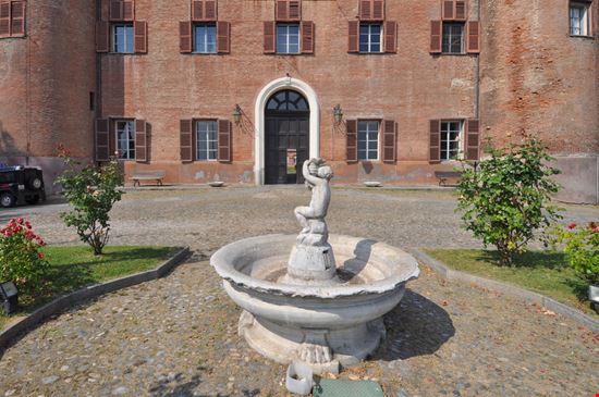 castello di Moncalieri castello di Moncalieri s74 / Shutterstock.com 