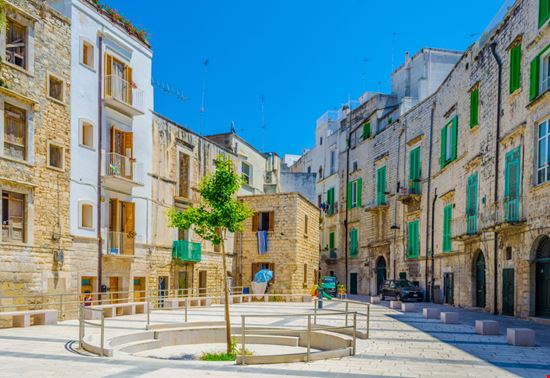 Molfetta Molfetta trabantos - Shutterstock.com 