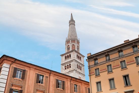 Torre Ghirlandina Torre Ghirlandina vvoe - Shutterstock.com 