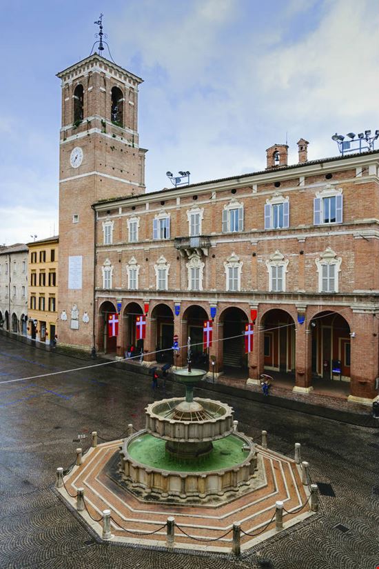Fabriano Fabriano Wolfgang Zwanzger - Shutterstock.com Wolfgang Zwanzger