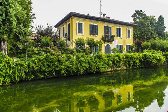 Naviglio Martesana Naviglio Martesana Claudio Giovanni Colombo - Shutterstock.com 