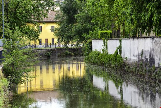 Naviglio Martesana Naviglio Martesana Claudio Giovanni Colombo - Shutterstock.com 